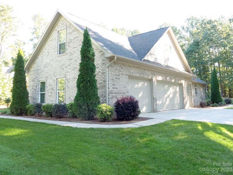 Property image 3 at 7045 Hawk Shadow Lane, Denver, NC 28037