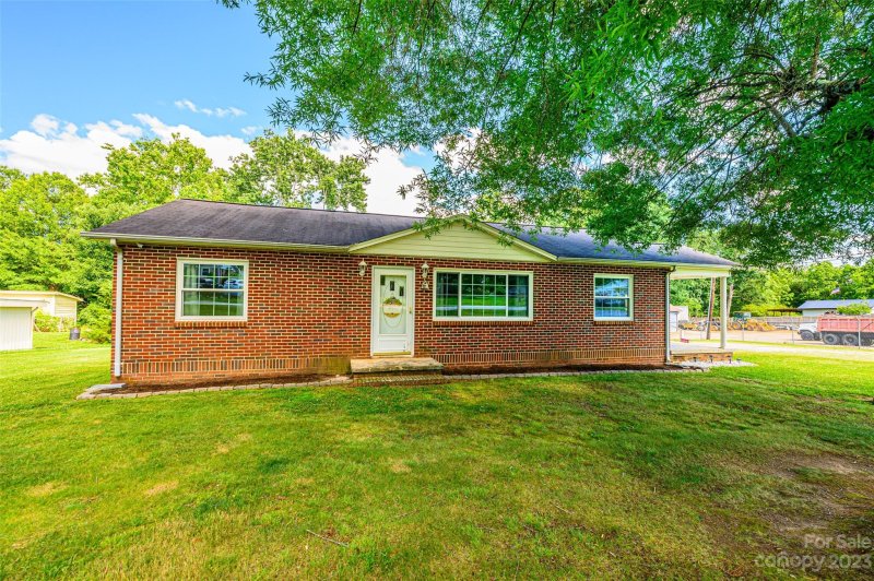 Property image 2 at 3526 16th Street, Hickory, NC 28601