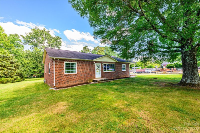 Property image 3 at 3526 16th Street, Hickory, NC 28601