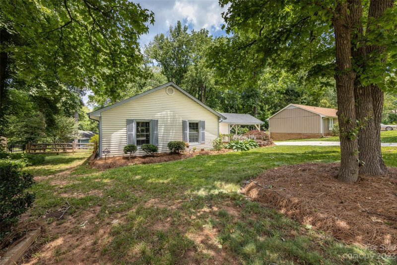 Property image 2 at 3808 Cobbleridge Drive, Charlotte, NC 28215