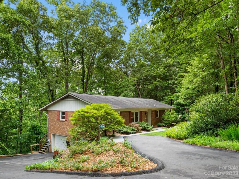 Property image 2 at 262 Foxhunt Lane, Hendersonville, NC 28791