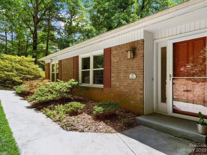 Property image 3 at 262 Foxhunt Lane, Hendersonville, NC 28791