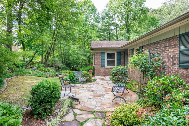 Property image 2 at 221 Park Lane, Hendersonville, NC 28791