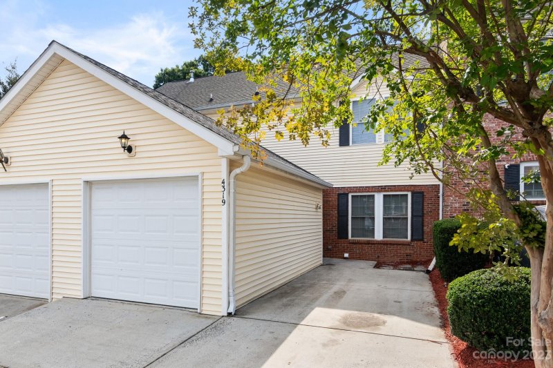 Property image 2 at 4319 Laurel Hill Lane, Charlotte, NC 28217