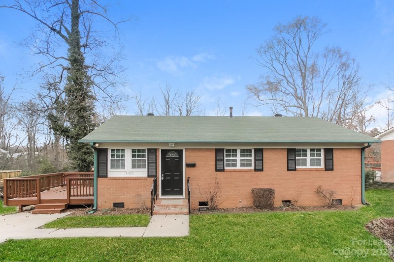 Property image 3 at 5021 Curtiswood Drive, Charlotte, NC 28213