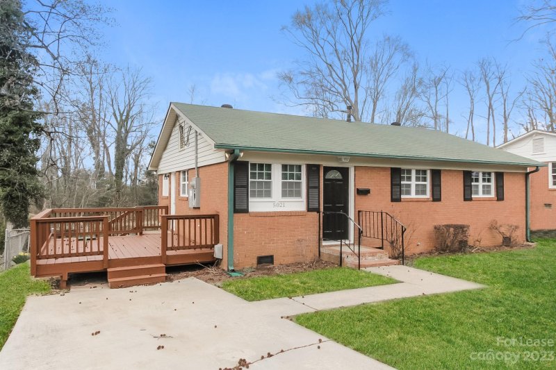 Property image 4 at 5021 Curtiswood Drive, Charlotte, NC 28213