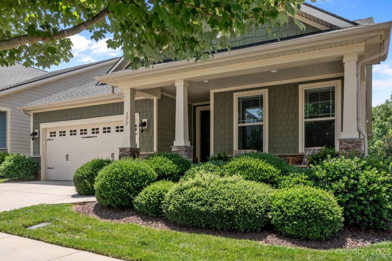 Property image 2 at 135 Johnson Manor Street, Mooresville, NC 28115