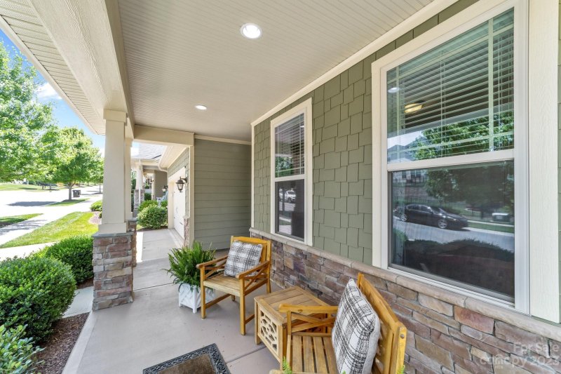 Property image 4 at 135 Johnson Manor Street, Mooresville, NC 28115