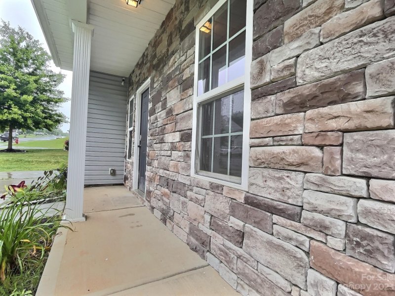 Property image 2 at 2512 Meadow Crossing Drive, Dallas, NC 28034