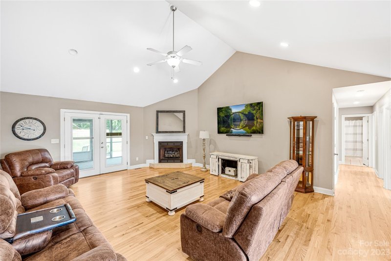 Property image 4 at 1463 Brookstone Drive, Hickory, NC 28602