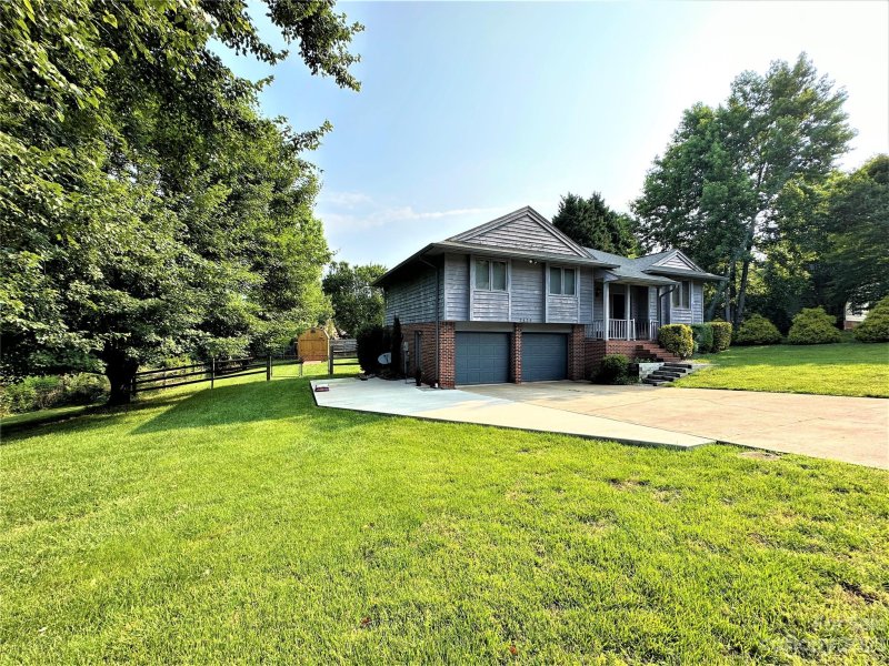 Property image 2 at 2439 36th Avenue, Hickory, NC 28601