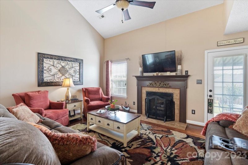 Property image 2 at 1965 8th Street, Hickory, NC 28602