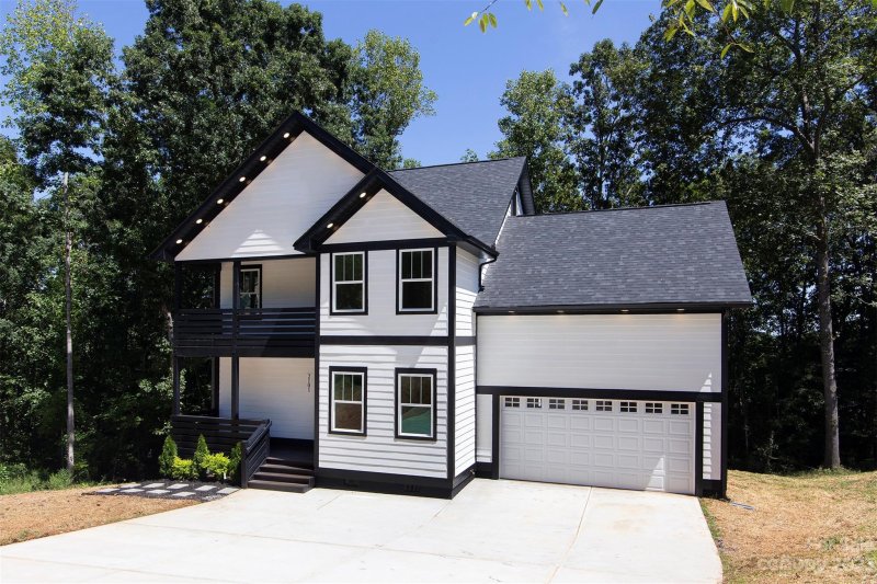 Property image 4 at 2101 Highland View Lane, Charlotte, NC 28214