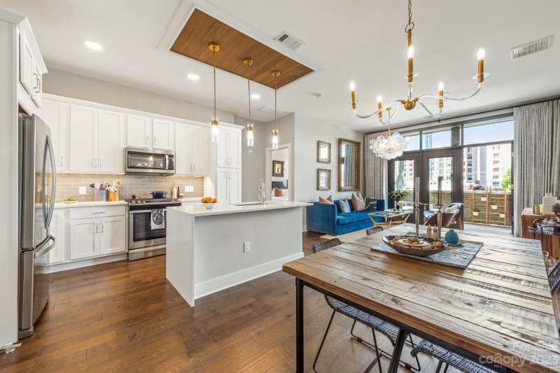 Property image 3 at 2401 Euclid Avenue, Charlotte, NC 28203