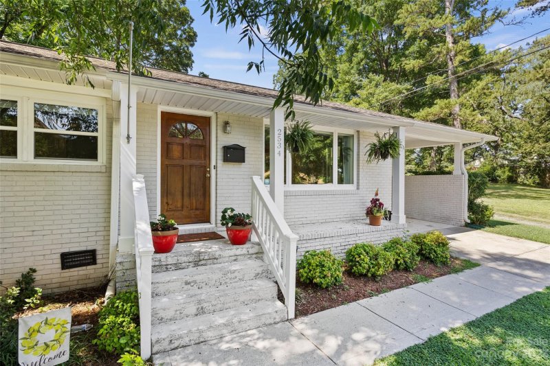 Property image 2 at 2534 Elkwood Circle, Charlotte, NC 28205