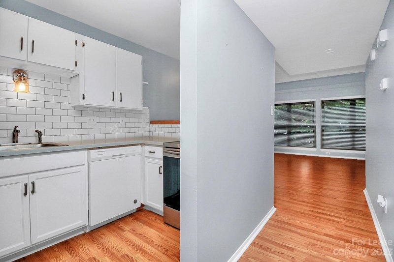 Property image 2 at 1635 Merry Oaks Road, Charlotte, NC 28205