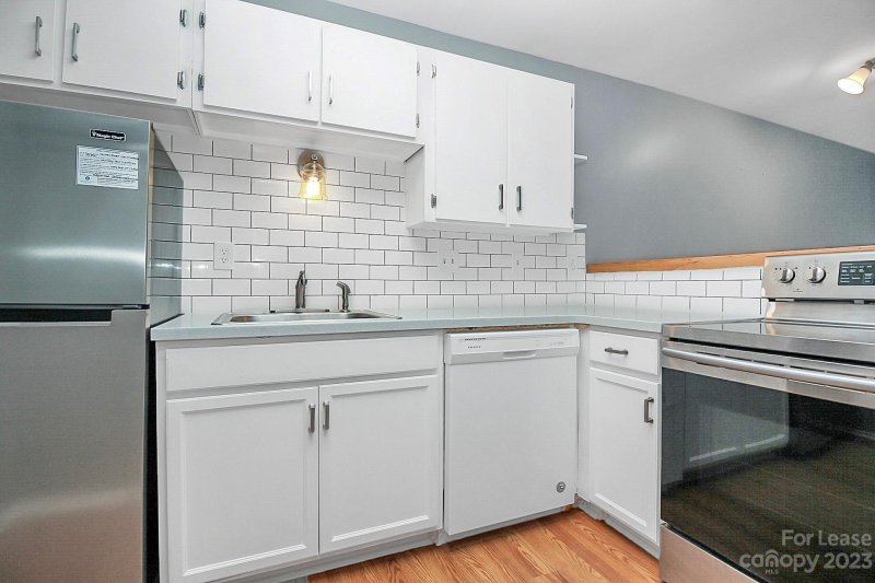 Property image 3 at 1635 Merry Oaks Road, Charlotte, NC 28205