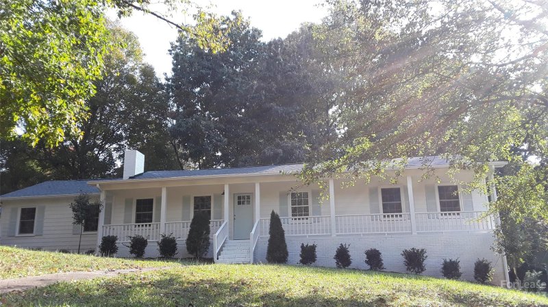 Property image 2 at 303 Woodridge Drive, Belmont, NC 28012