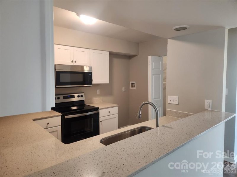 Property image 4 at 10979 Carmel Crossing Road, Charlotte, NC 28226