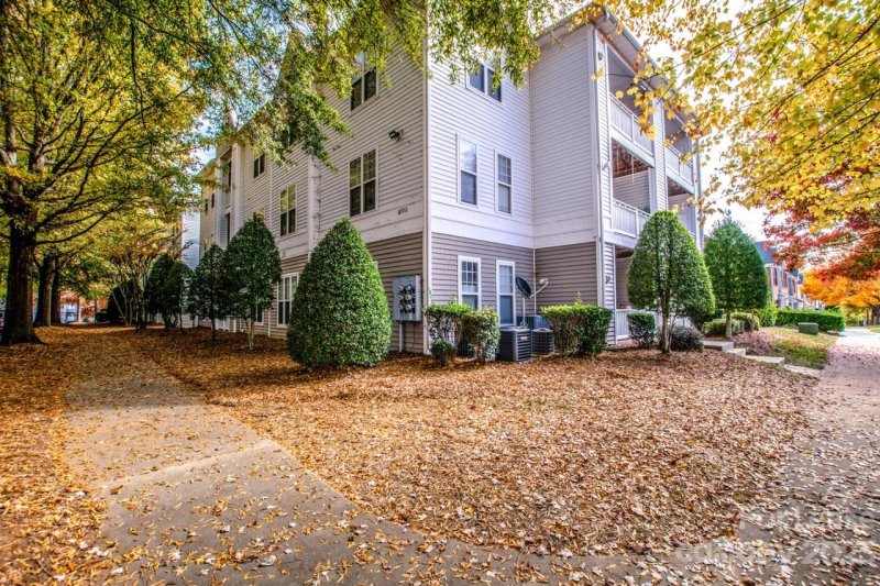 Property image 2 at 18710 Oakhurst Boulevard, Cornelius, NC 28031