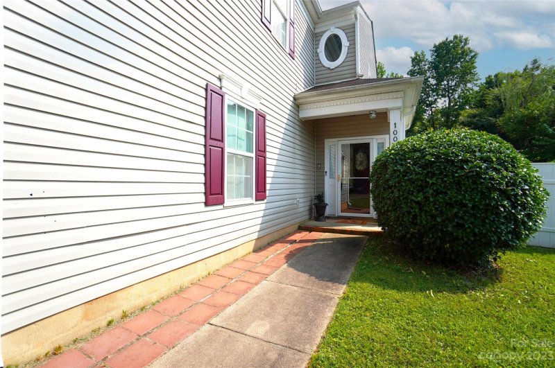 Property image 3 at 1002 Hipp Road, Charlotte, NC 28216