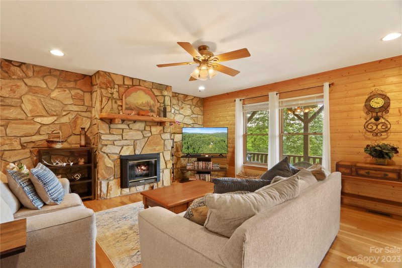 Property image 5 at 945 Wagon Ridge Lane, Ferguson, NC 28624