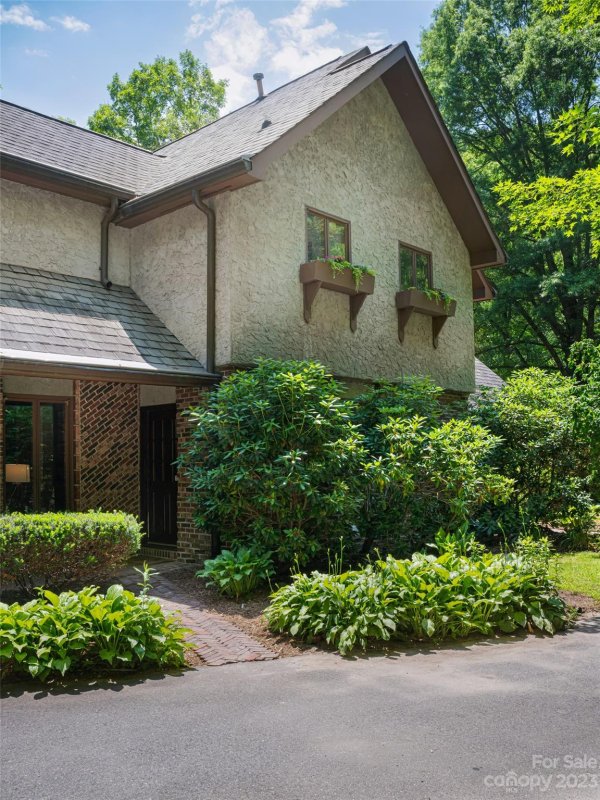 Property image 3 at 80 Robinhood Road, Asheville, NC 28804