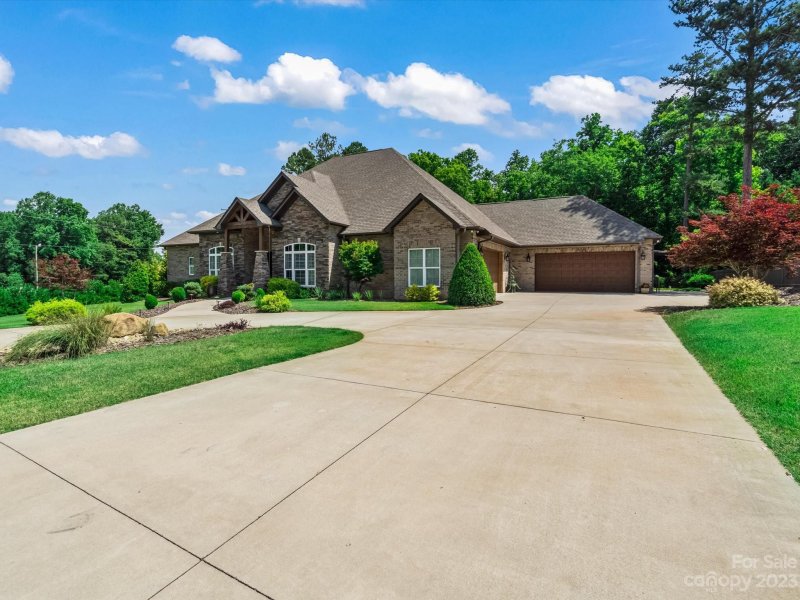 Property image 2 at 103 Kenway Loop, Mooresville, NC 28117