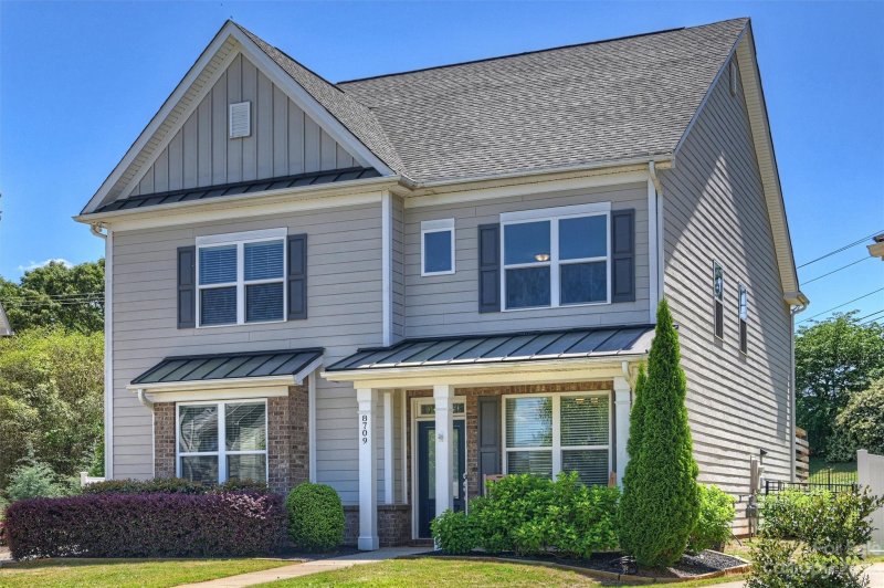 Property image 2 at 8709 Aspinwall Drive, Charlotte, NC 28216