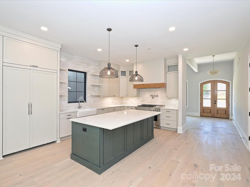 Property image 4 at 930 Laurel Creek Lane, Charlotte, NC 28211