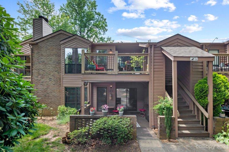 10 B Ravencroft Lane