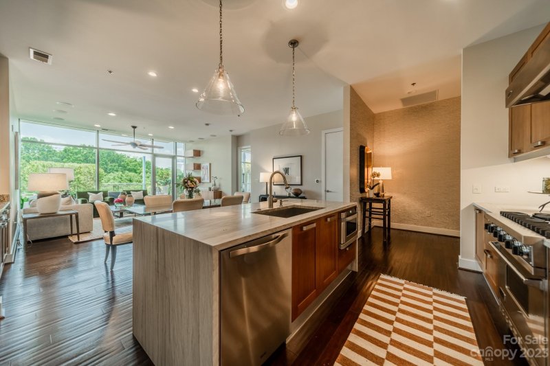 Property image 4 at 1100 Metropolitan Avenue, Charlotte, NC 28204