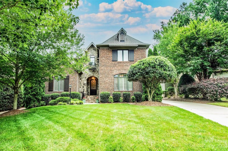 Property image 2 at 813 Verney Lane, Charlotte, NC 28226