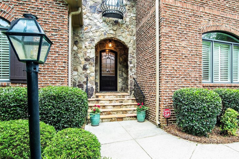 Property image 3 at 813 Verney Lane, Charlotte, NC 28226