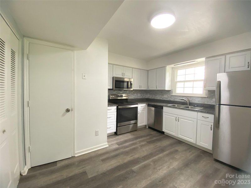 Property image 5 at 8526 Castle Pine Court, Charlotte, NC 28226