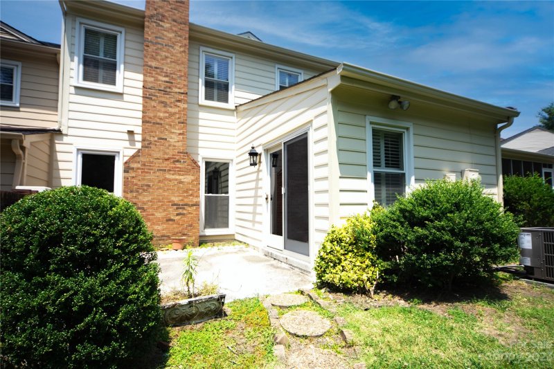 Property image 5 at 4351 Woodglen Lane, Charlotte, NC 28226