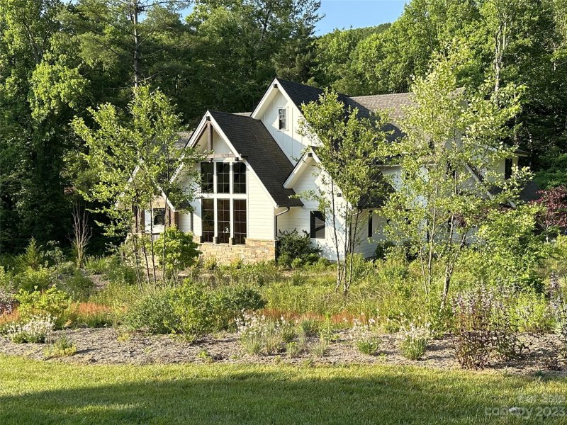 Property image 2 at 450 Barrington Drive, Asheville, NC 28803