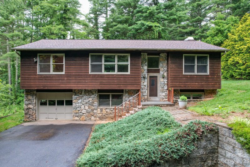 Property image 2 at 11 Quail Drive, Weaverville, NC 28787