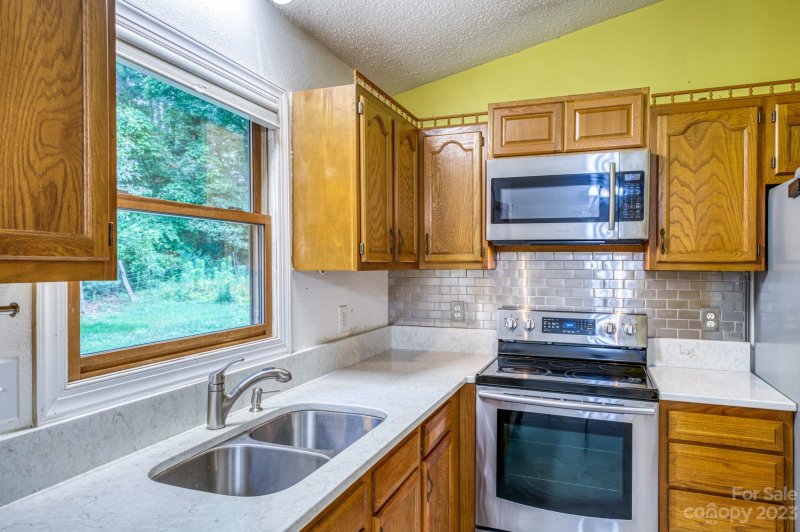 Property image 5 at 11 Quail Drive, Weaverville, NC 28787