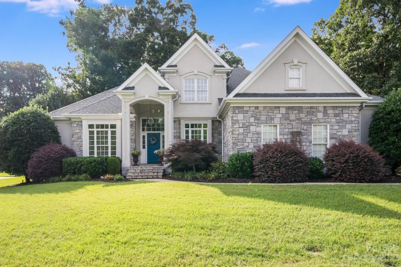 123 Lake Pointe Drive