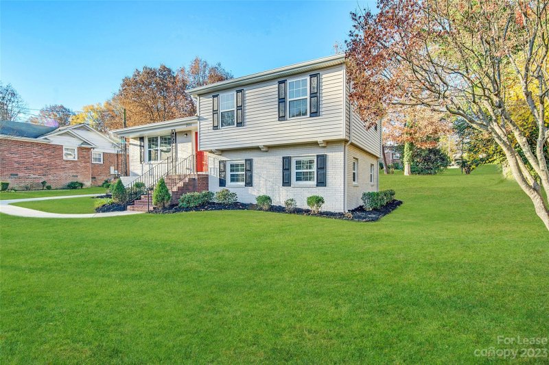 Property image 2 at 2531 Tanglebrook Lane, Charlotte, NC 28216