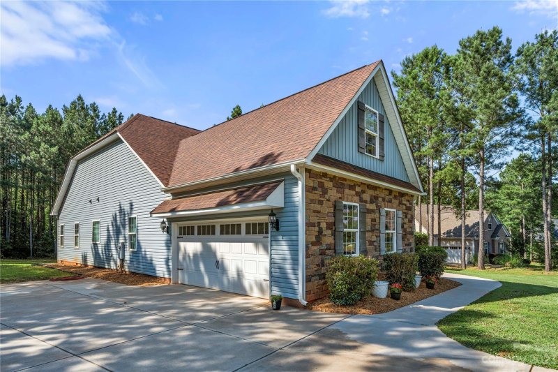 Property image 4 at 527 Zelkova Street, York, SC 29745