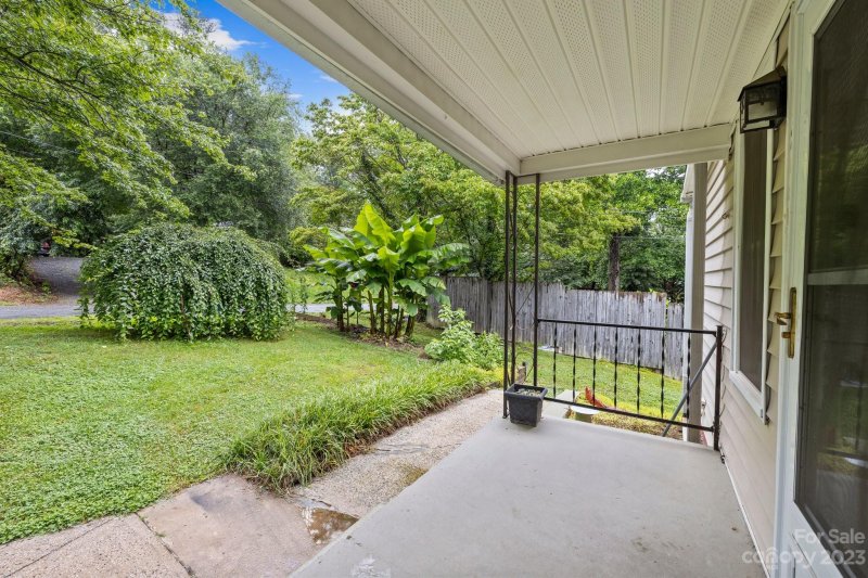 Property image 3 at 208 Appalachian Way, Asheville, NC 28806