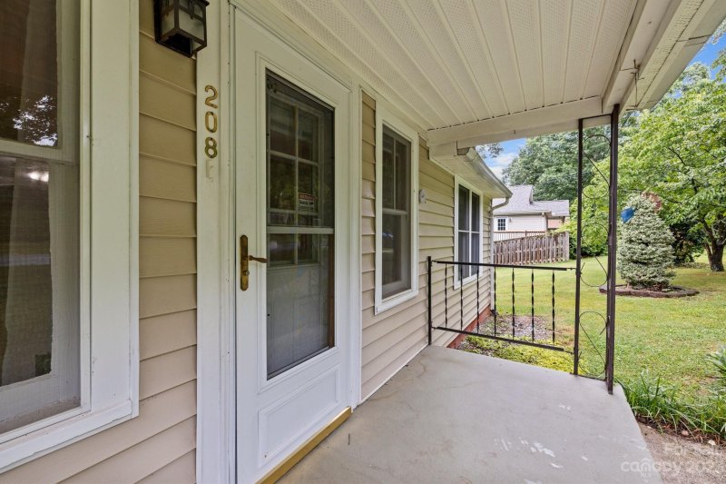 Property image 4 at 208 Appalachian Way, Asheville, NC 28806