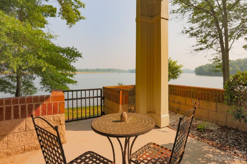 Property image 2 at 915 Northeast Drive, Davidson, NC 28036