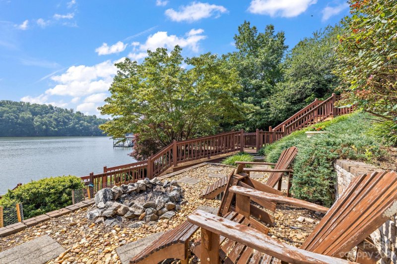 Property image 4 at 6342 Mountainside Drive, Hickory, NC 28601