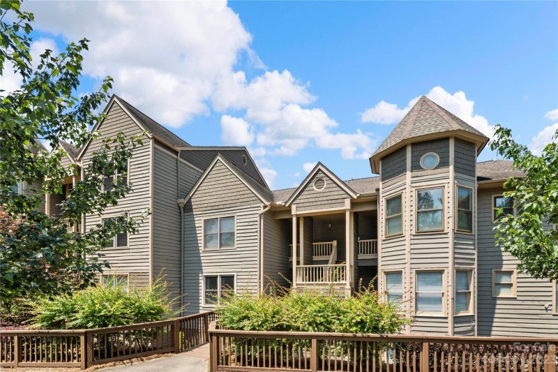 Property image 2 at 13824 Queens Harbor Road, Charlotte, NC 28278