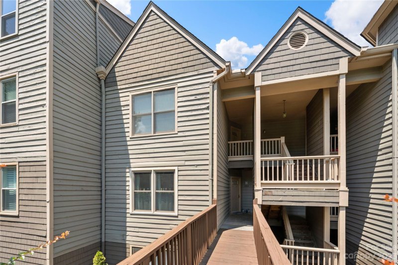 Property image 3 at 13824 Queens Harbor Road, Charlotte, NC 28278