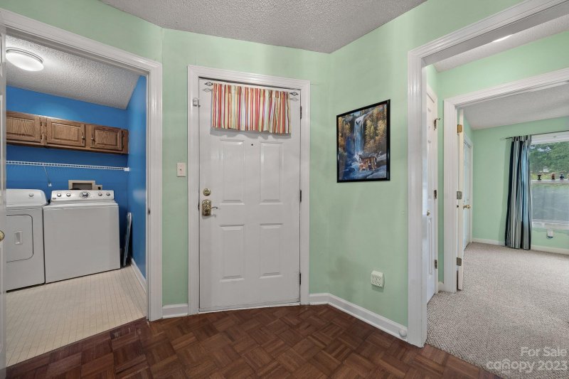 Property image 4 at 13824 Queens Harbor Road, Charlotte, NC 28278