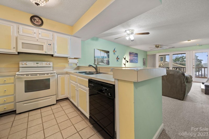 Property image 5 at 13824 Queens Harbor Road, Charlotte, NC 28278